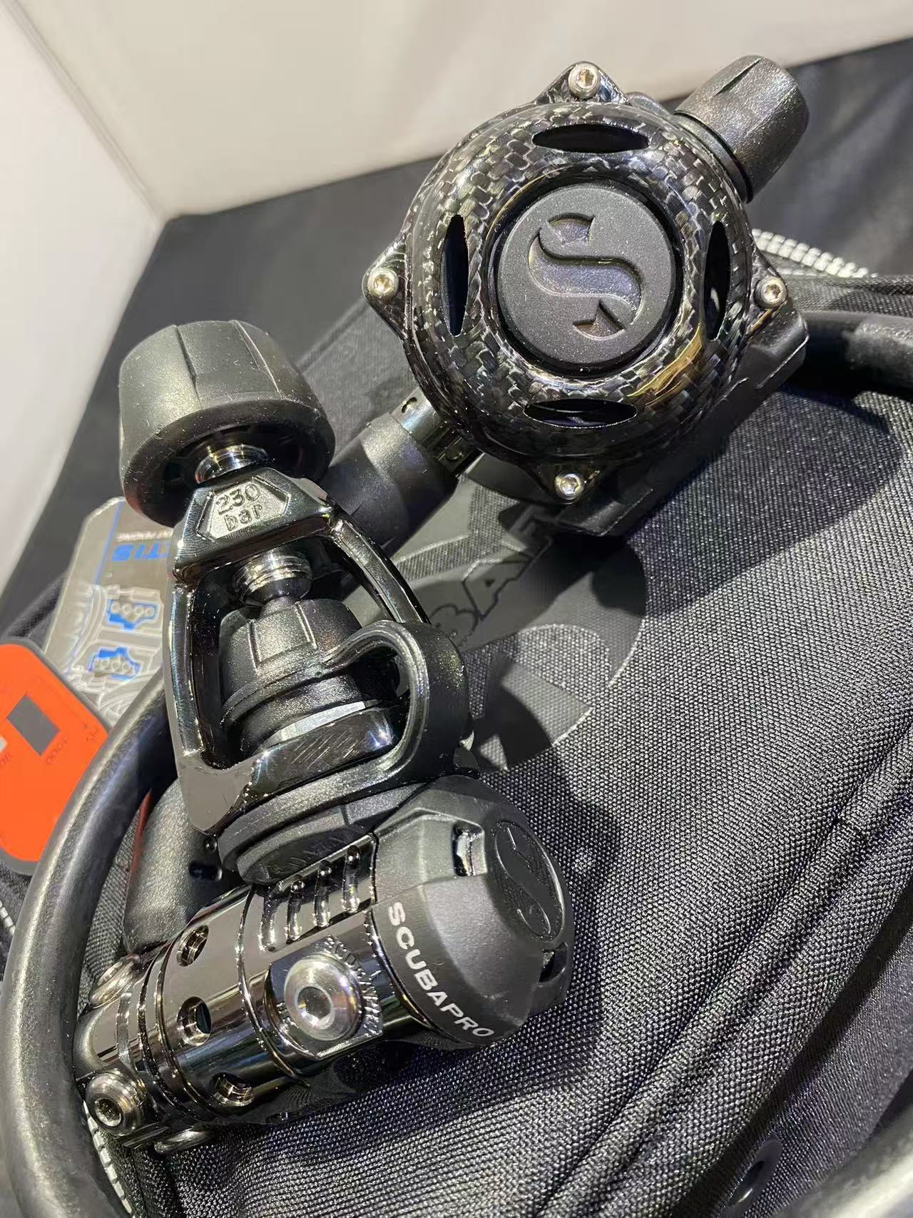 Scubapro MK25 EVO BT / A700 Black Tech Carbon Regulator Set INT/DIN
