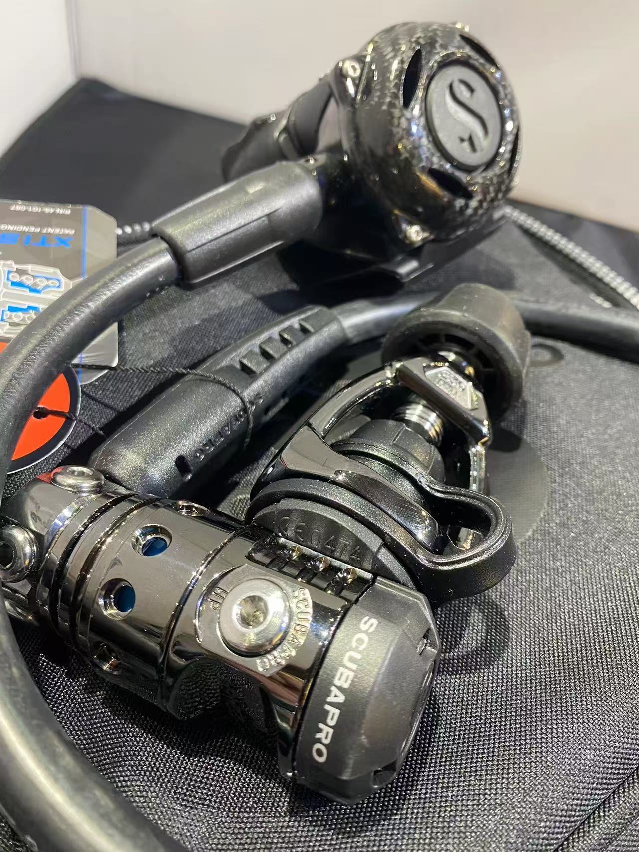 Scubapro MK25 EVO BT / A700 Black Tech Carbon Regulator Set INT/DIN