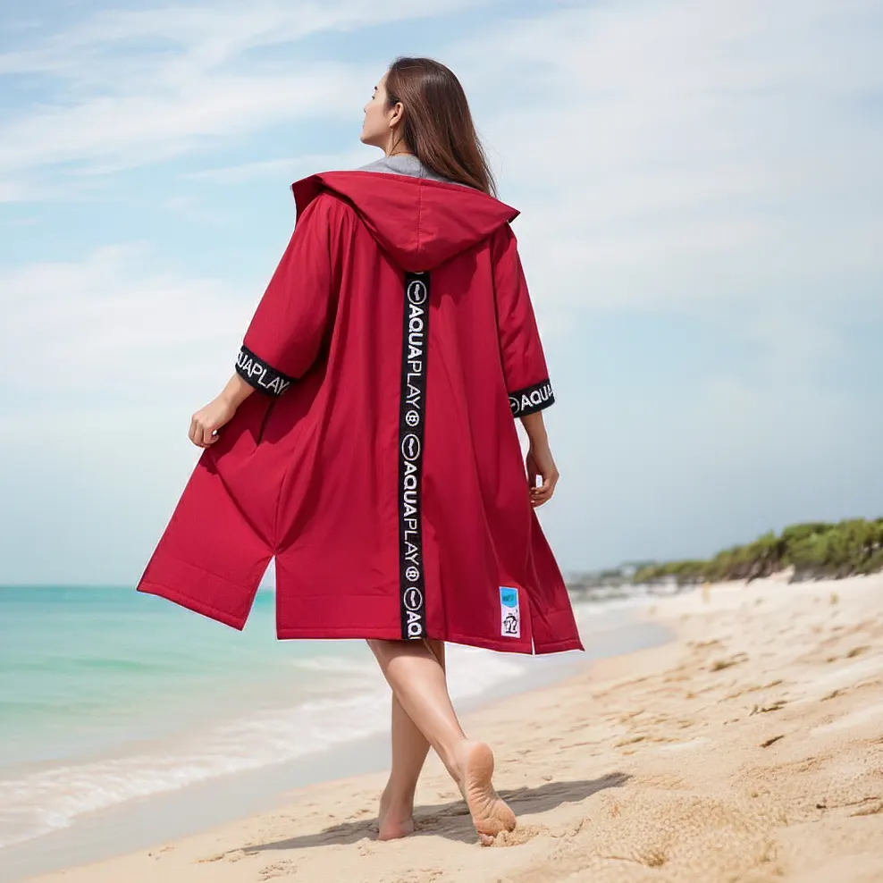 AquaPlay 編織 Logo 厚身斗篷 Insulated Poncho